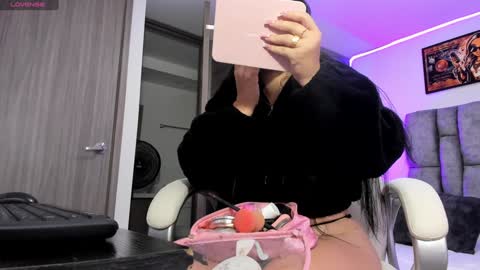 Snapshot of emily_roose_ chatting on January 2025 10:40:01 AM Natalia online show from January 2025 10:40:01 AM