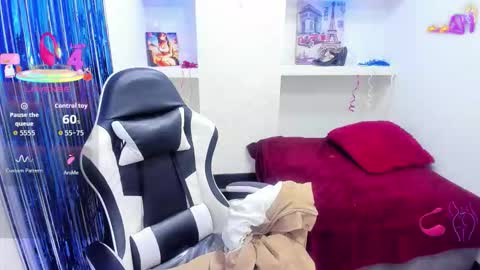 Snapshot of emily_rosse04 chatting on March 2026 12:21:02 PM online show from March 2026 12:21:02 PM