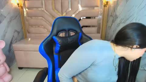 Snapshot of emily_sofia_r chatting on November 2025 07:49:02 PM Emily online show from November 2025 07:49:02 PM