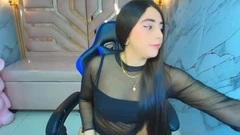 Snapshot of emily_sofia_r chatting on December 2025 07:56:02 PM Emily online show from December 2025 07:56:02 PM