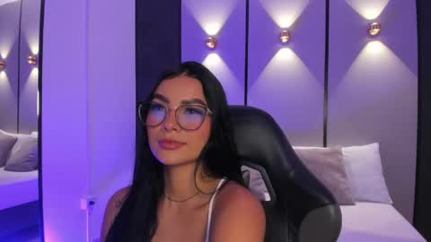 Snapshot of emily_tolson chatting on May 2026 08:18:01 PM emily_tolson online show from May 2026 08:18:01 PM