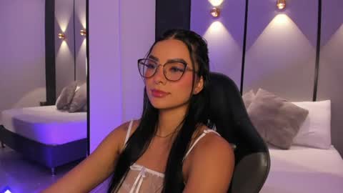 Snapshot of emily_tolson chatting on June 2026 07:27:02 PM emily_tolson online show from June 2026 07:27:02 PM