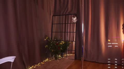 Snapshot of emily_w0w_ chatting on January 2025 01:59:01 PM Lia online show from January 2025 01:59:01 PM