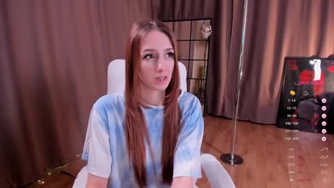 Snapshot of emily_w0w_ chatting on February 2025 09:15:01 AM Lia online show from February 2025 09:15:01 AM