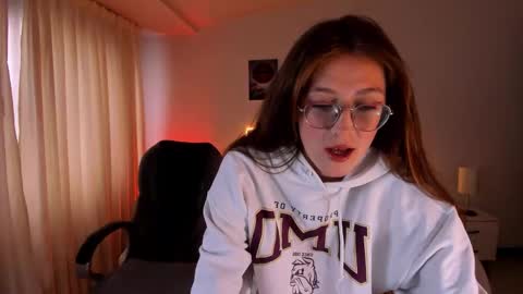 Snapshot of emily_warren__ chatting on September 2025 08:58:01 PM emily_warren__ online show from September 2025 08:58:01 PM