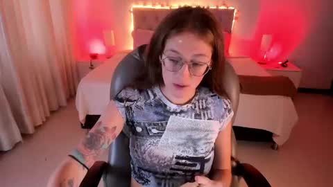 Snapshot of emily_warren__ chatting on October 2025 09:45:01 PM emily_warren__ online show from October 2025 09:45:01 PM