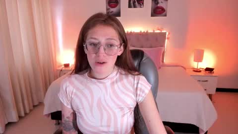 Snapshot of emily_warren__ chatting on October 2025 07:22:01 PM emily_warren__ online show from October 2025 07:22:01 PM