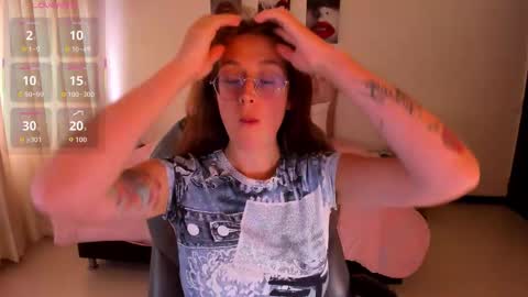 emily_warren__ online show from November 2025 06:20:01 PM
