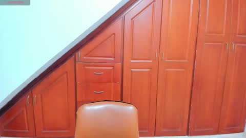 EMILY  online show from October 2025 07:58:02 PM