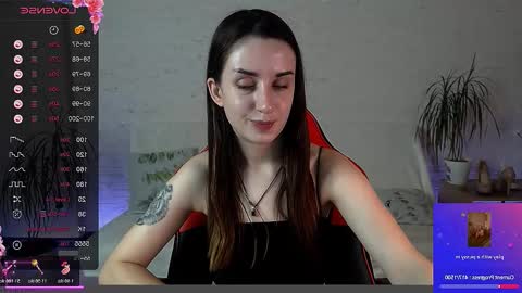 Snapshot of emilylayer chatting on November 2025 12:32:02 AM Emyli online show from November 2025 12:32:02 AM