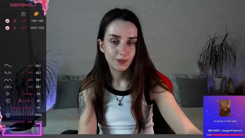 Snapshot of emilylayer chatting on November 2025 12:44:02 AM Emyli online show from November 2025 12:44:02 AM