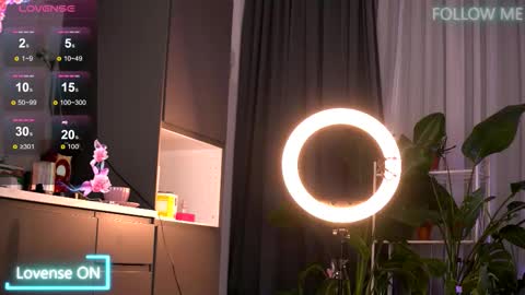 Emily online show from November 2025 02:24:01 AM