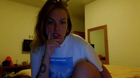 Snapshot of emilyrobbie chatting on June 2026 01:37:01 PM Emily Robbie online show from June 2026 01:37:01 PM