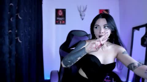  Emily Support me to have 100 likes plx online show from November 2025 07:14:02 PM