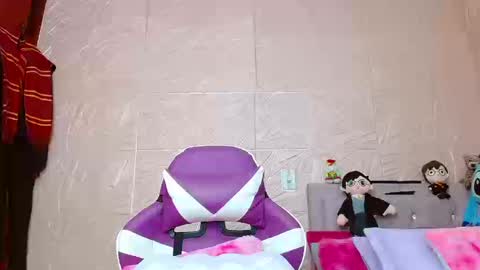 emilyzans07 online show from September 2025 08:12:02 PM