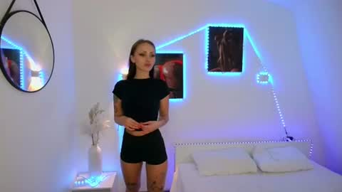 Snapshot of emiora chatting on June 2026 08:28:01 AM Emily online show from June 2026 08:28:01 AM