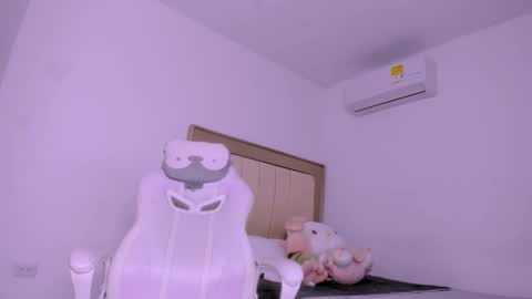 Snapshot of emitremmus_ chatting on February 2025 01:53:02 AM Jordy online show from February 2025 01:53:02 AM