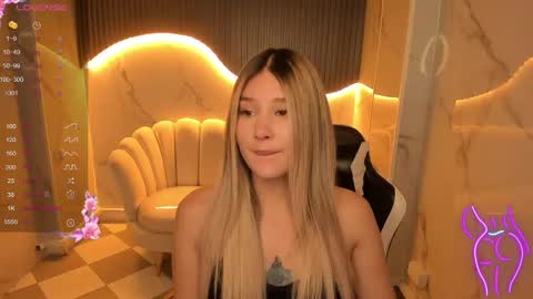 Emma online show from October 2025 09:04:01 PM