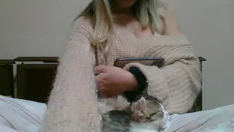 emma_991 online show from December 2024 01:45:02 PM