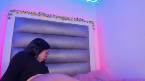 emma__js_ online show from June 2026 05:52:02 AM