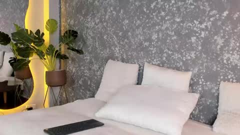 Emma online show from April 2026 07:58:01 PM