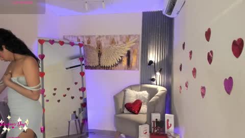Snapshot of emma_alice_ chatting on February 2025 12:22:01 PM Alice online show from February 2025 12:22:01 PM