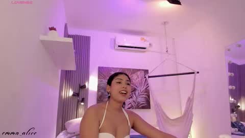 Snapshot of emma_alice_ chatting on October 2025 12:14:02 PM Alice online show from October 2025 12:14:02 PM