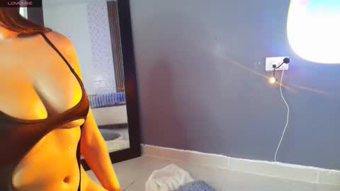 emma_and_aysha online show from November 2025 10:32:02 PM