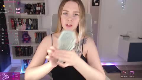 Emma online show from November 2025 03:23:01 PM