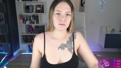 Snapshot of emma_bryan chatting on May 2026 07:12:01 PM Emma online show from May 2026 07:12:01 PM
