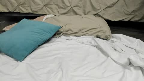 Emma online show from April 2026 07:33:01 PM