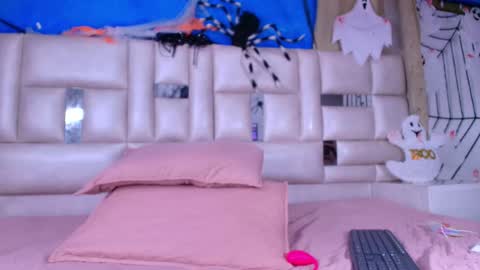 Emma online show from October 2025 03:07:02 AM