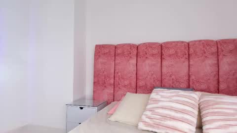 Emma online show from December 2025 03:01:02 AM