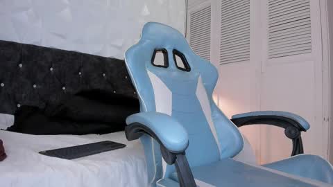 emma_dl2 online show from February 2025 08:21:01 PM