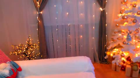 Snapshot of emma_dorn chatting on December 2024 02:37:02 PM Eva online show from December 2024 02:37:02 PM