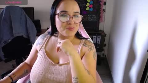 Snapshot of emma_evans07 chatting on December 2024 12:40:02 PM emmy online show from December 2024 12:40:02 PM