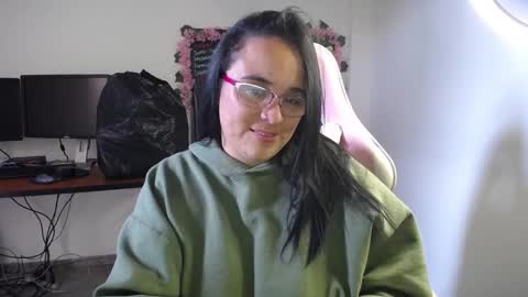 Snapshot of emma_evans07 chatting on December 2024 07:44:01 PM emmy online show from December 2024 07:44:01 PM