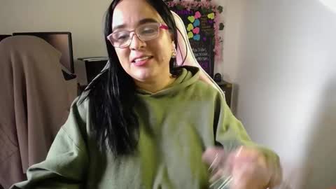 Snapshot of emma_evans07 chatting on December 2024 05:08:02 PM emmy online show from December 2024 05:08:02 PM