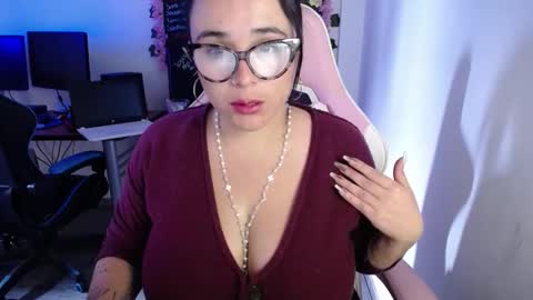 Snapshot of emma_evans07 chatting on December 2024 03:46:02 PM emmy online show from December 2024 03:46:02 PM