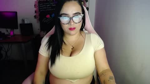 Snapshot of emma_evans07 chatting on January 2025 01:13:01 AM emmy online show from January 2025 01:13:01 AM