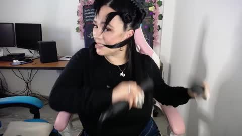 Snapshot of emma_evans07 chatting on February 2025 11:30:01 AM emmy online show from February 2025 11:30:01 AM