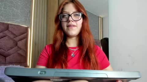 Snapshot of emma_ford1 chatting on February 2025 09:40:02 AM Emma  online show from February 2025 09:40:02 AM
