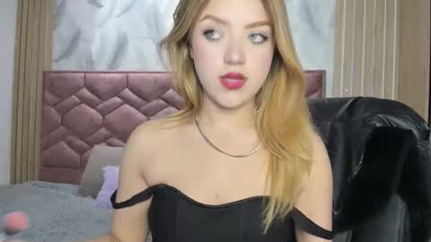 Snapshot of emma_ford1 chatting on October 2025 04:41:02 AM Emma  online show from October 2025 04:41:02 AM