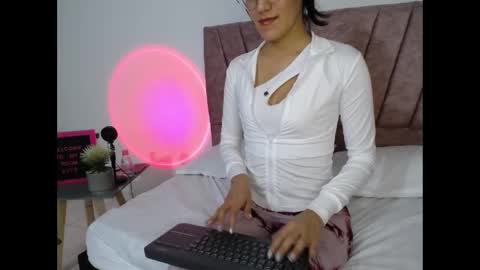 Snapshot of emma_glowof chatting on October 2025 11:35:01 PM Emma Glow online show from October 2025 11:35:01 PM