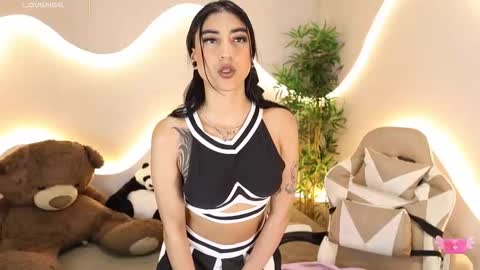 Emma online show from November 2025 04:44:02 AM