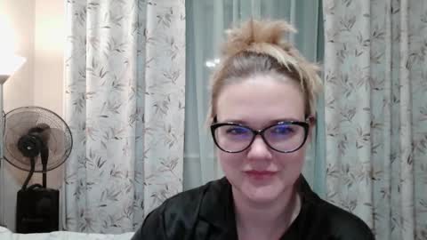 emma_misty_ online show from December 2025 05:22:02 PM