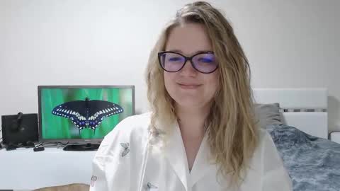 emma_misty_ online show from February 2026 05:43:02 PM