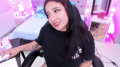 Snapshot of emma_monserratt chatting on January 2025 12:50:02 PM Emma Monserratt online show from January 2025 12:50:02 PM