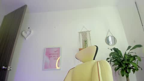 Emma online show from April 2026 03:43:01 PM