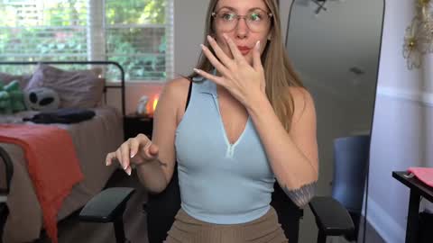 Emma Ruby online show from December 2024 06:00:02 PM